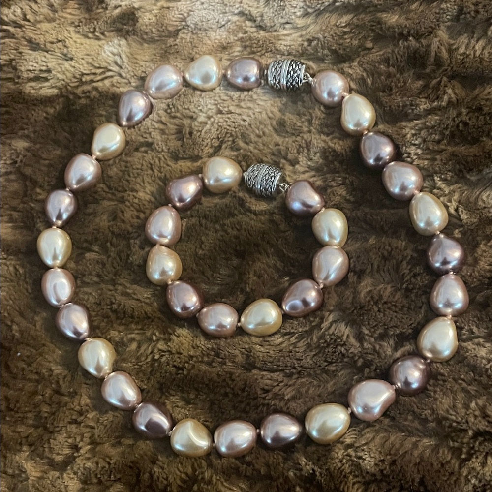Beautiful Necklace and Bracelet Set